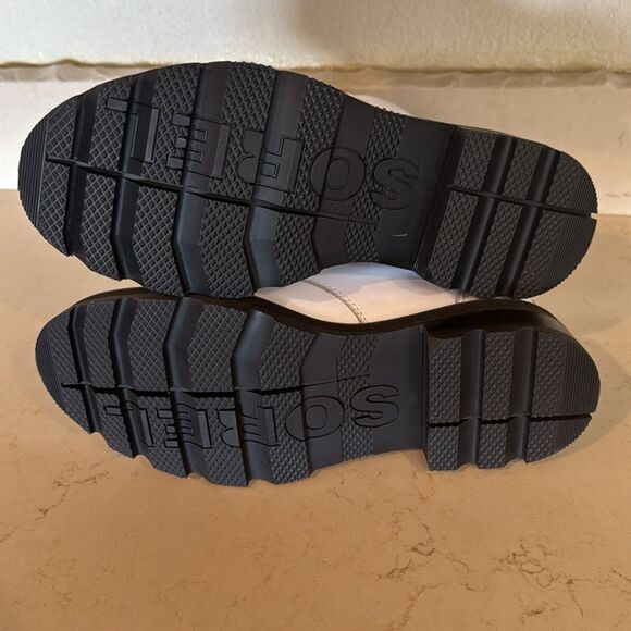 Sorel Lennox Lace Boots NWOT - Picture 7 of 10